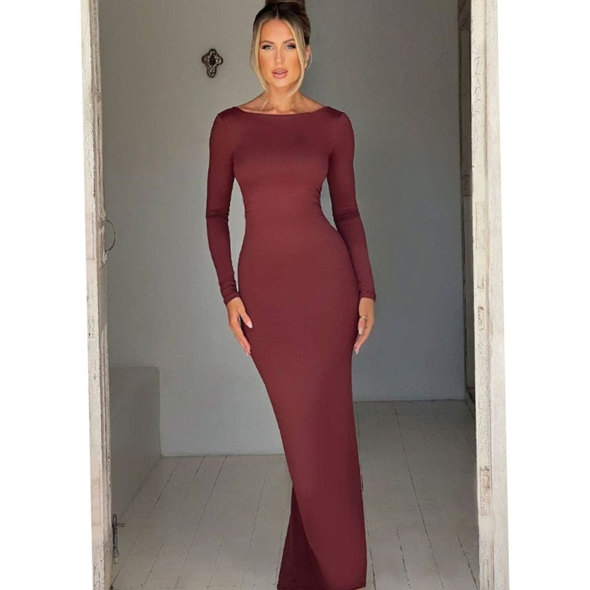 Women's Backless Long-Sleeve Fitted Maxi Wedding Guest Dress - Red