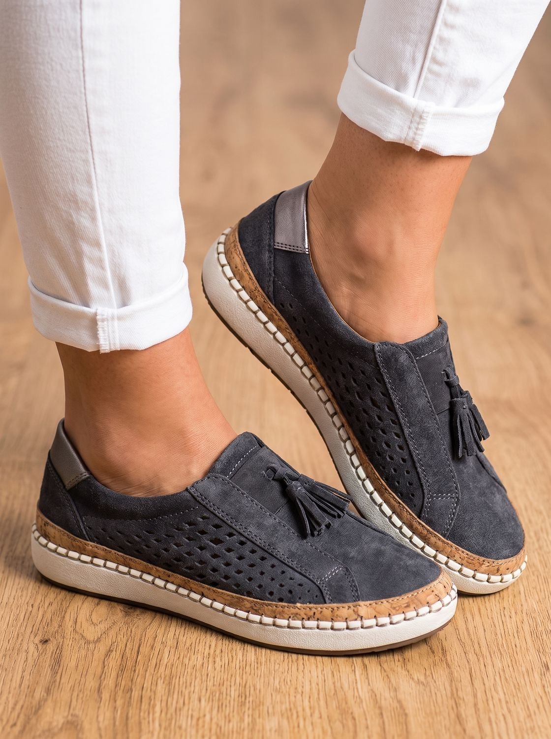 Women's Breathable Slip-On Loafers Tassel Cutout Suede Sneakers - Black