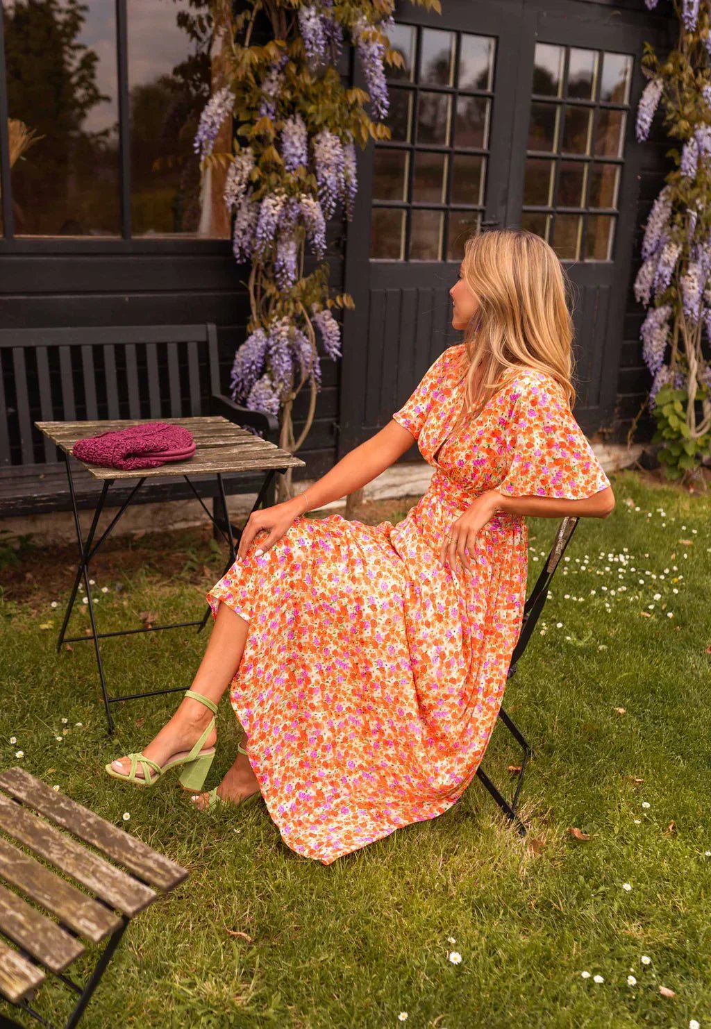 Women's Flutter-Sleeve V-Neck Floral Pleated Maxi Dresses