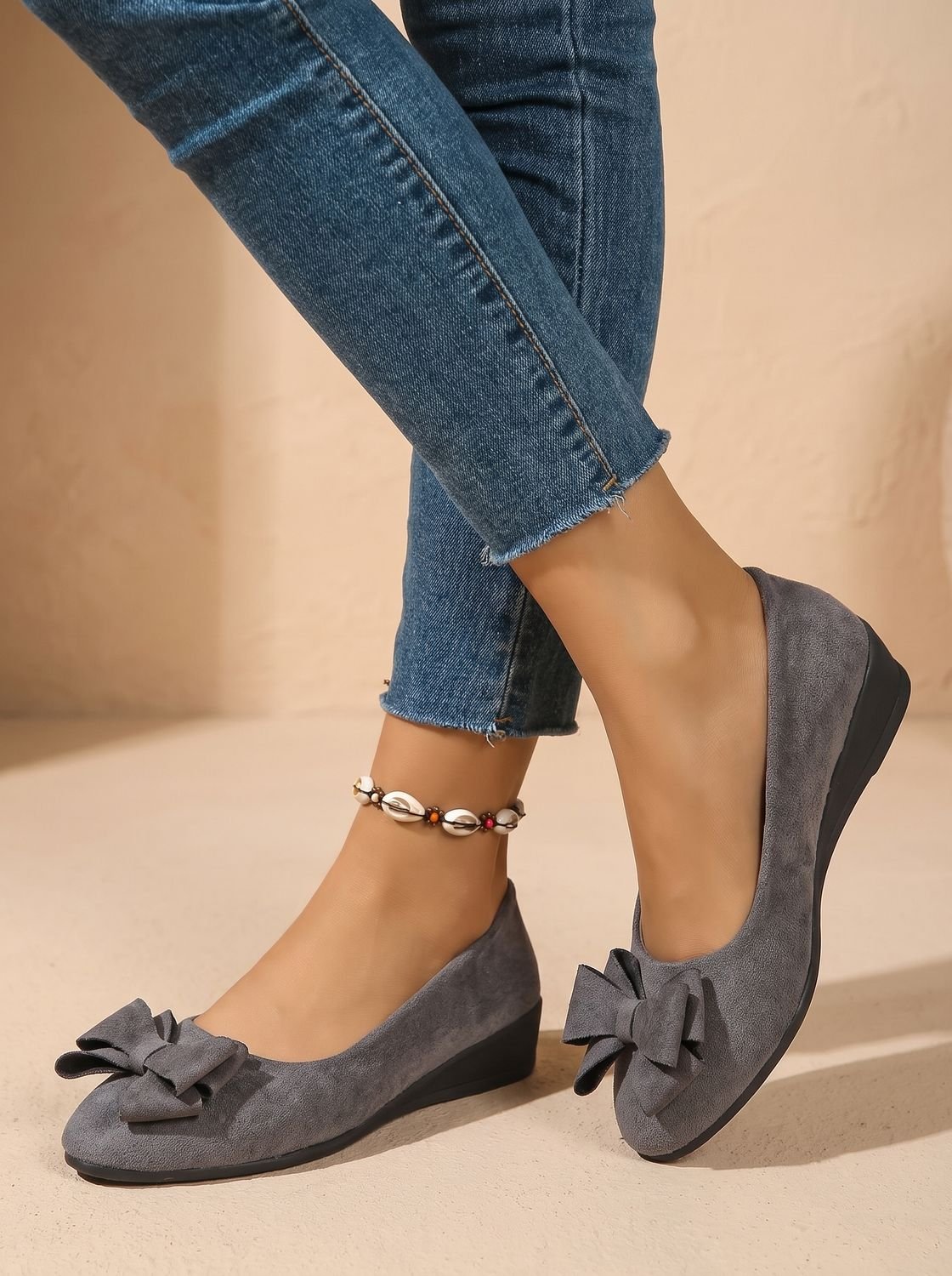 Women's Orthopedic Bow-Detail Suede Ballet Flats - Gray