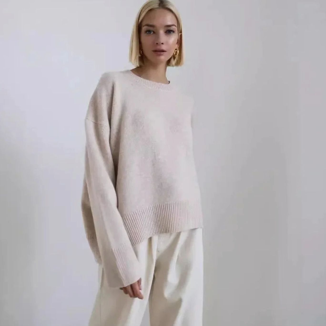 Women's Oversized Crew-Neck Long-Sleeve Light Knit Sweater