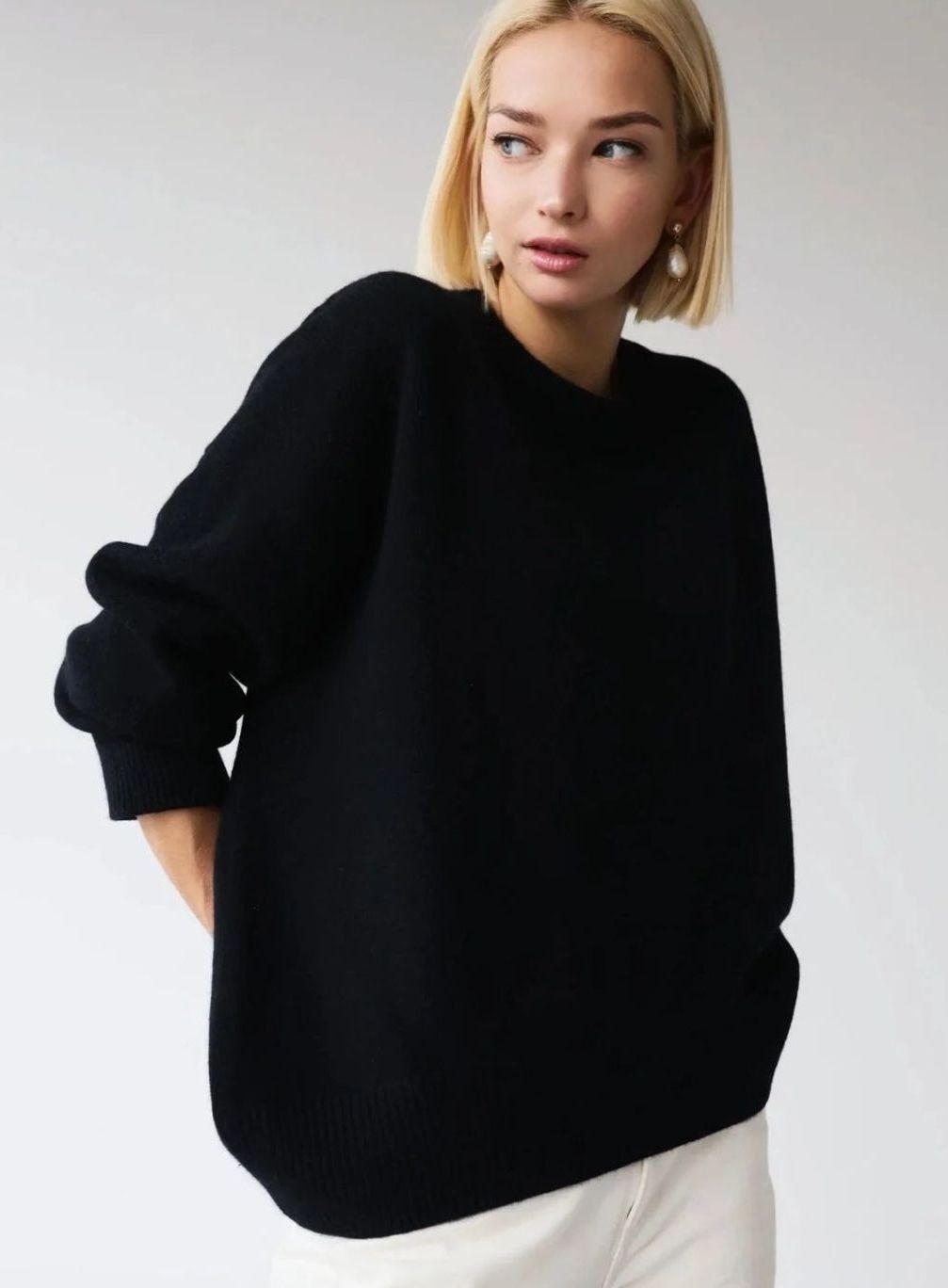 Women's Oversized Crew-Neck Long-Sleeve Light Knit Sweater - Black