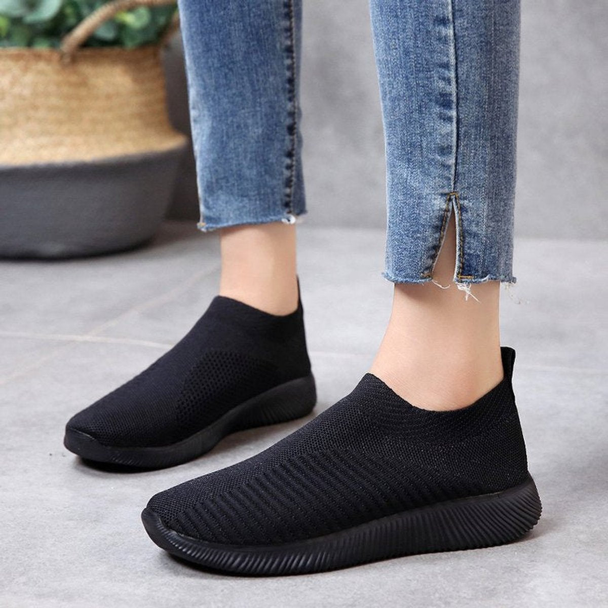 Women's Breathable Knit Lace-Up Comfort Sneakers