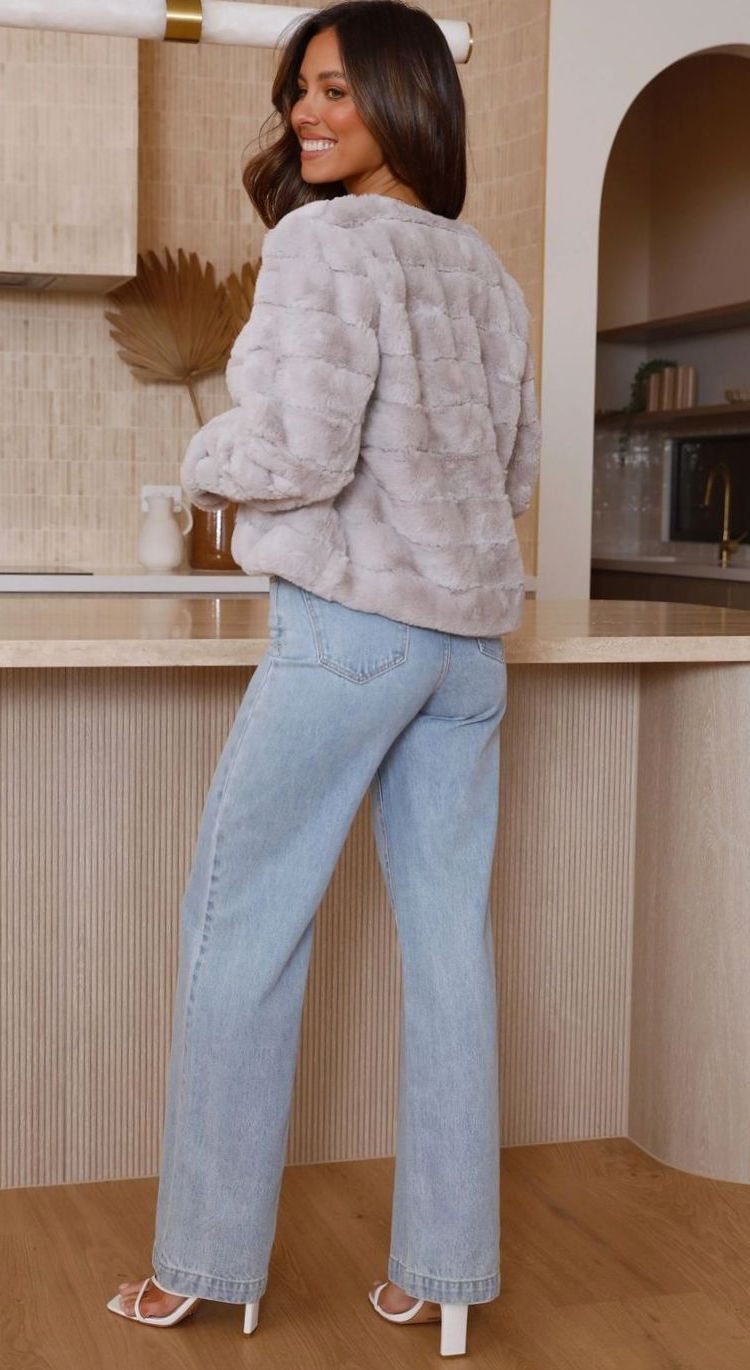 Women's Cropped Open-Collar Faux Fur Jacket