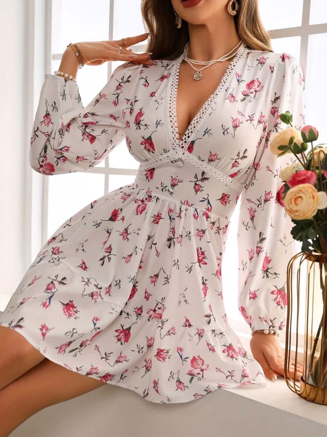 Women's Floral V-Neck Ruffle Lantern-Sleeve Mini Dress