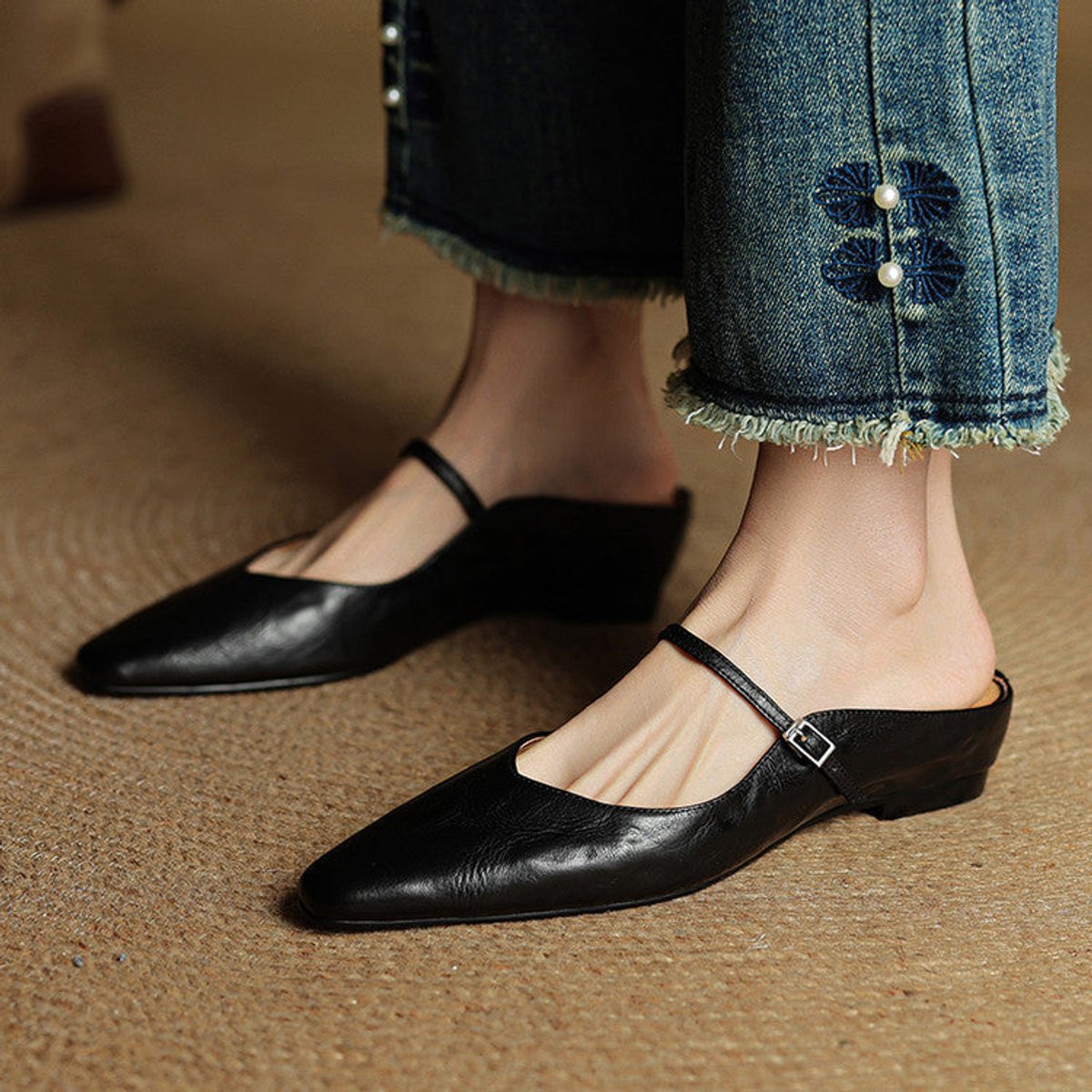 Women's Genuine Leather Pointed-Toe Comfort Sandals Buckle Mule Flats