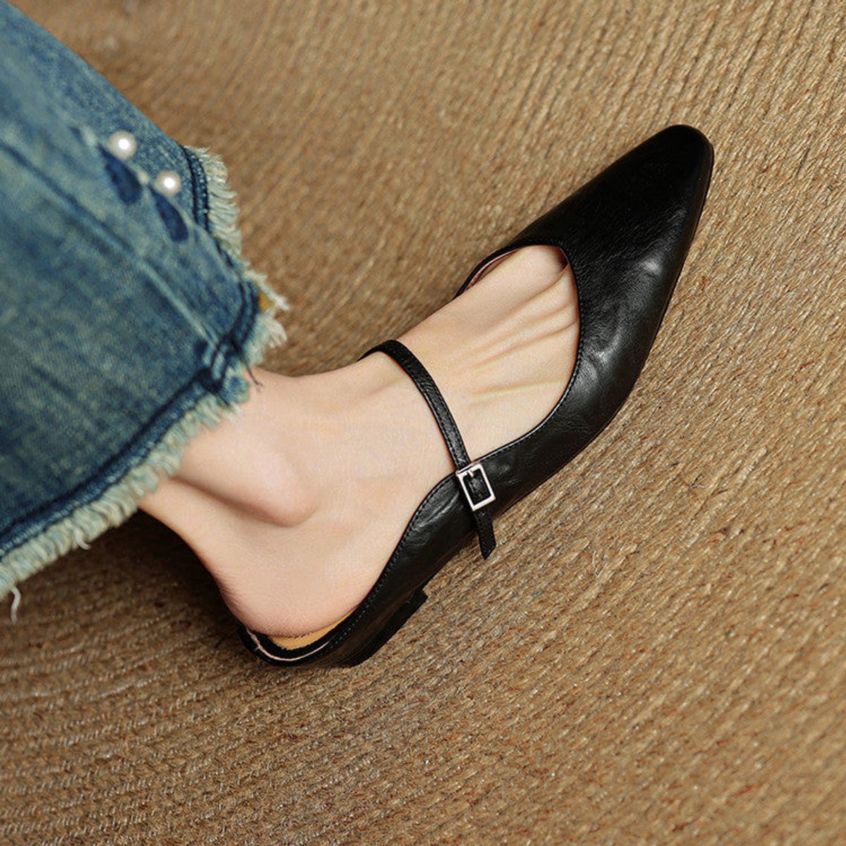 Women's Genuine Leather Pointed-Toe Comfort Sandals Buckle Mule Flats