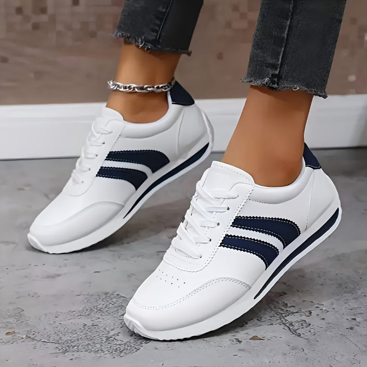 Women's Lace-Up PU Leather Striped Comfort Sneakers
