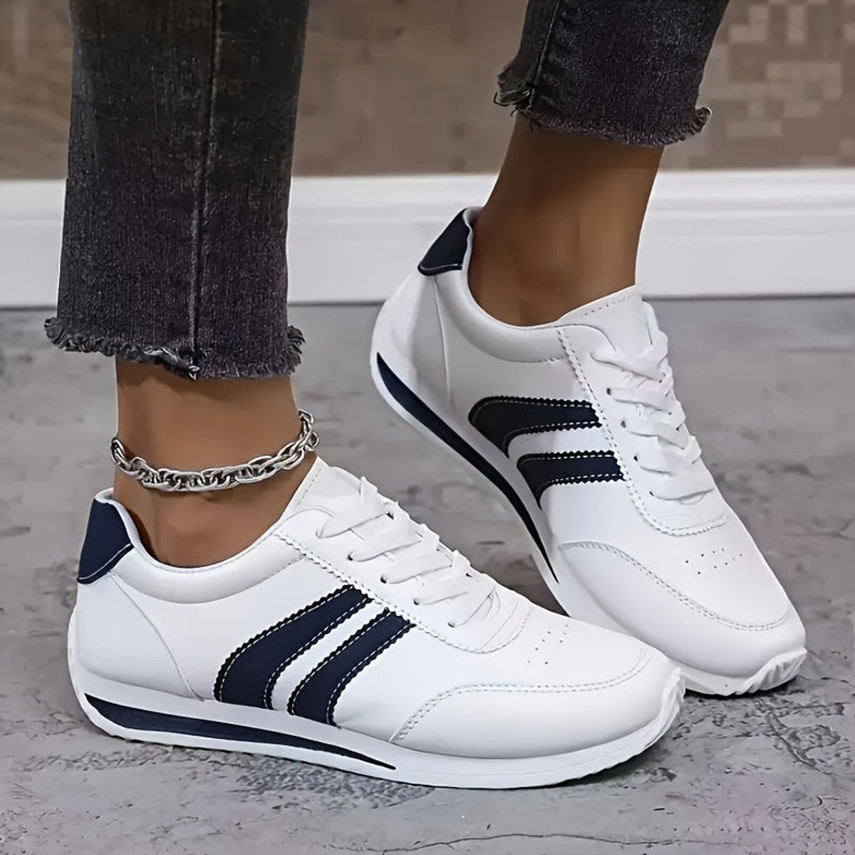 Women's Lace-Up PU Leather Striped Comfort Sneakers