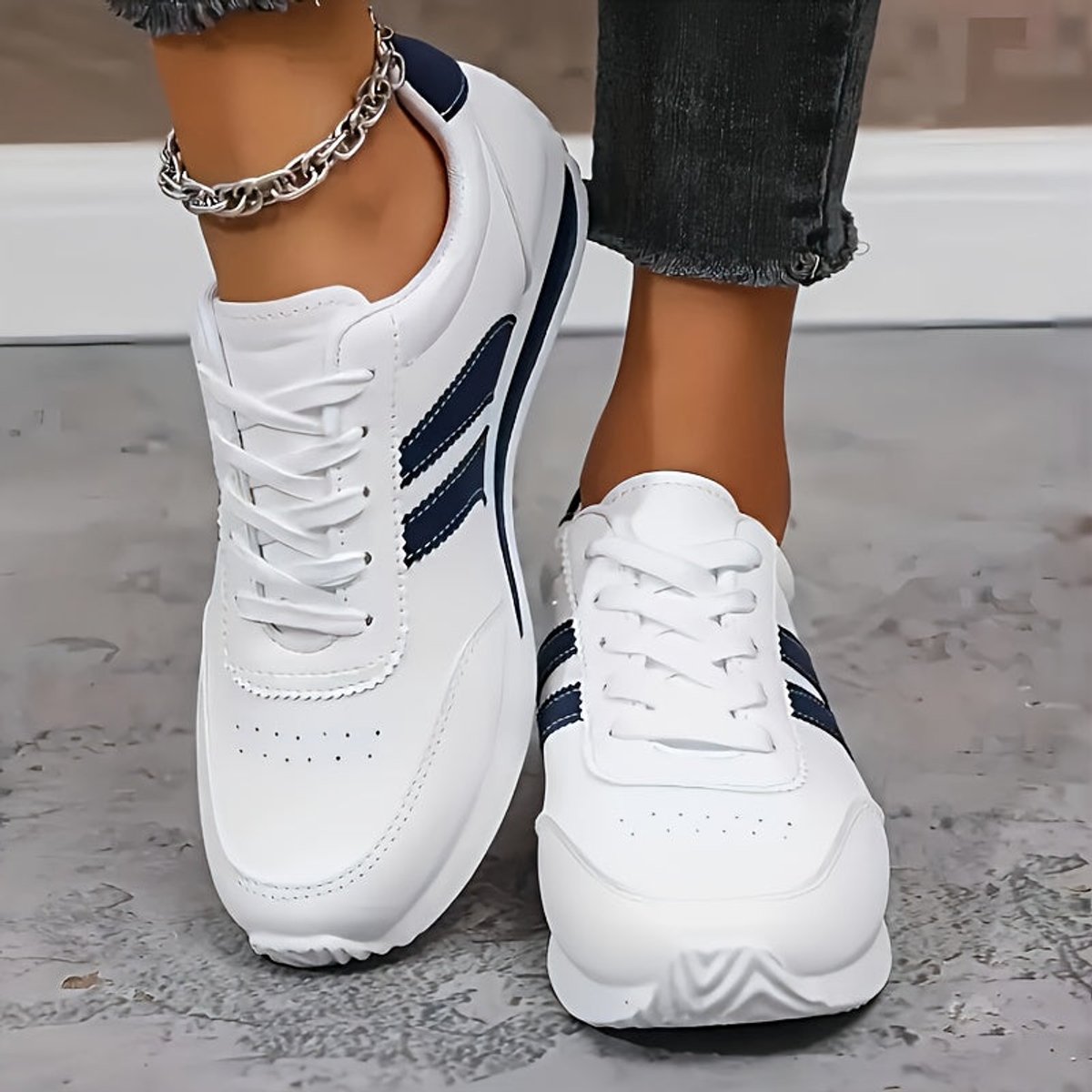 Women's Lace-Up PU Leather Striped Comfort Sneakers