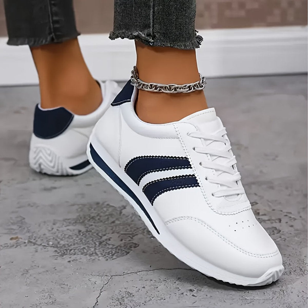 Women's Lace-Up PU Leather Striped Comfort Sneakers