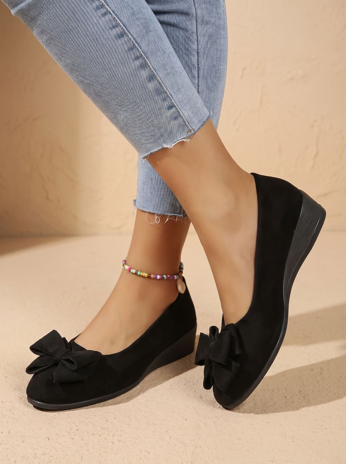 Women's Orthopedic Bow-Detail Suede Ballet Flats - Black