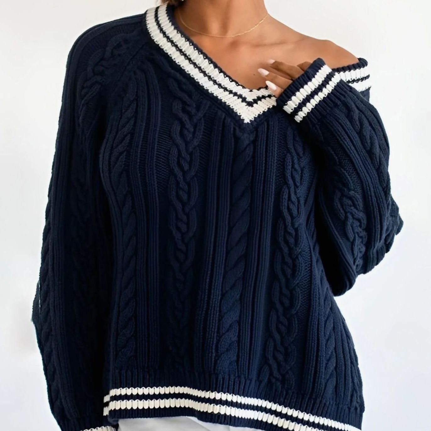 Women's Oversized Cable-Knit V-Neck Pullover Sweater