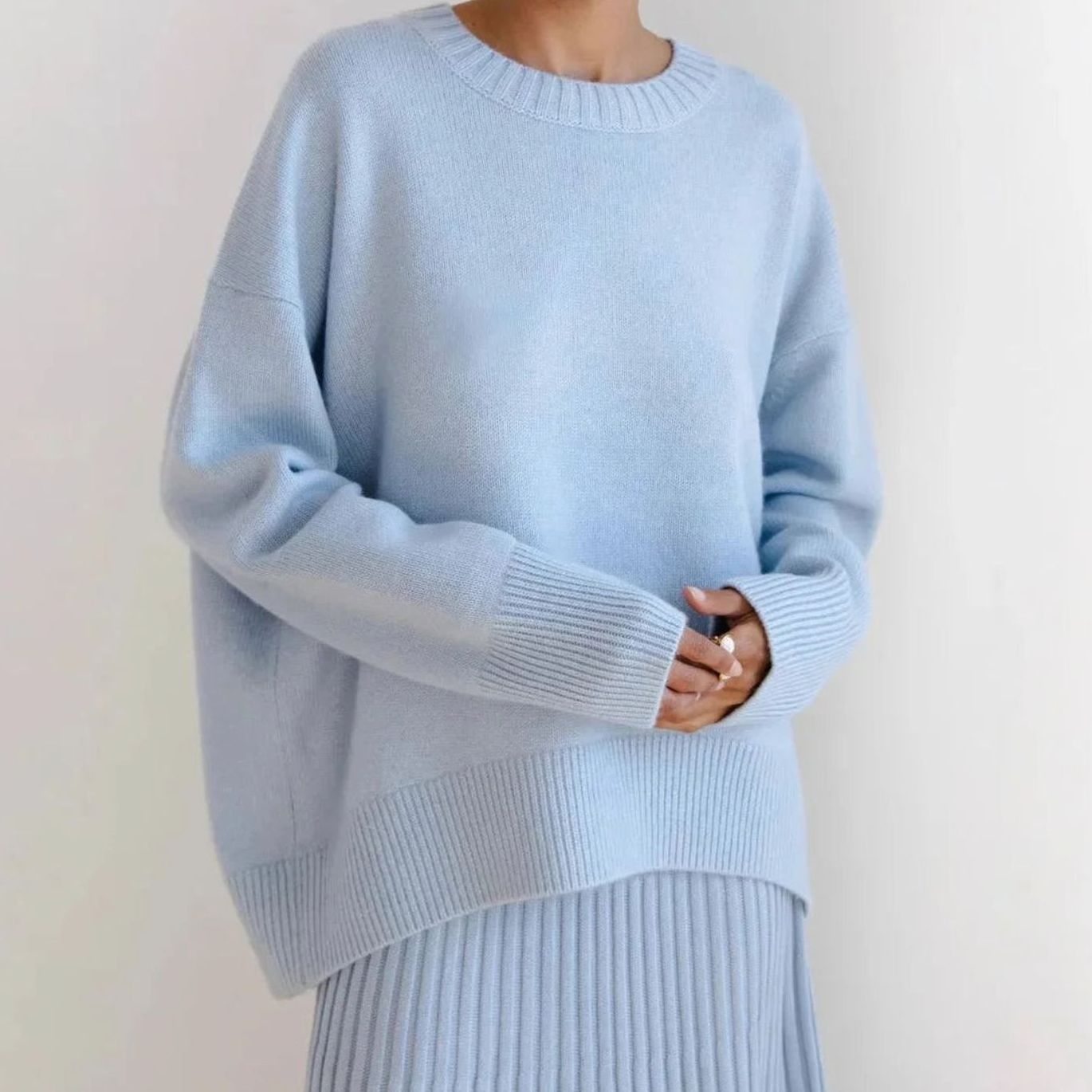 Women's Oversized Crew-Neck Long-Sleeve Light Knit Sweater
