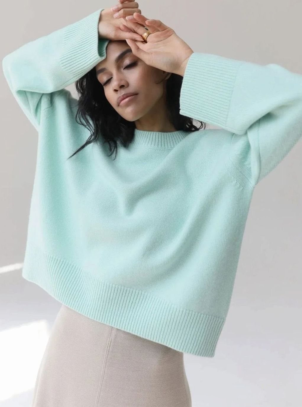 Women's Oversized Crew-Neck Long-Sleeve Light Knit Sweater - Jade Green