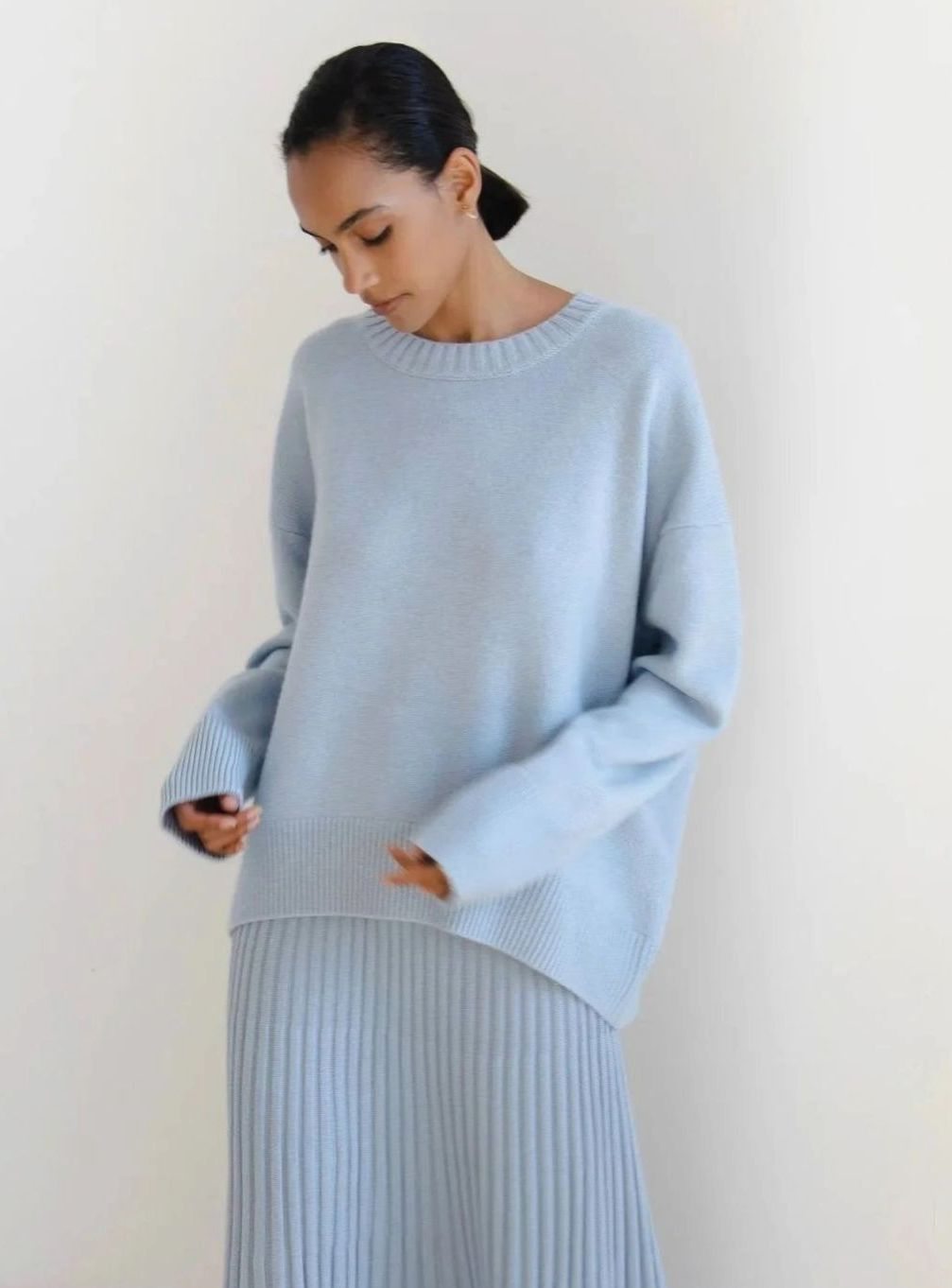 Women's Oversized Crew-Neck Long-Sleeve Light Knit Sweater - Light Blue