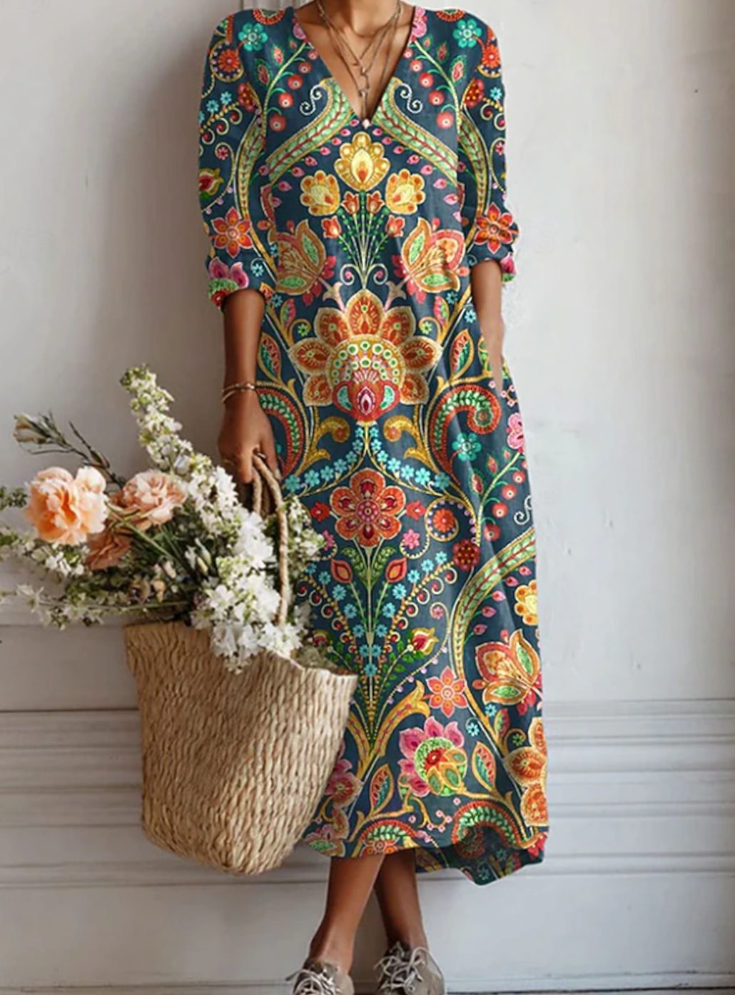 Women's Relaxed V-Neck Floral Maxi Day Dress Long Sleeve - Multicolor