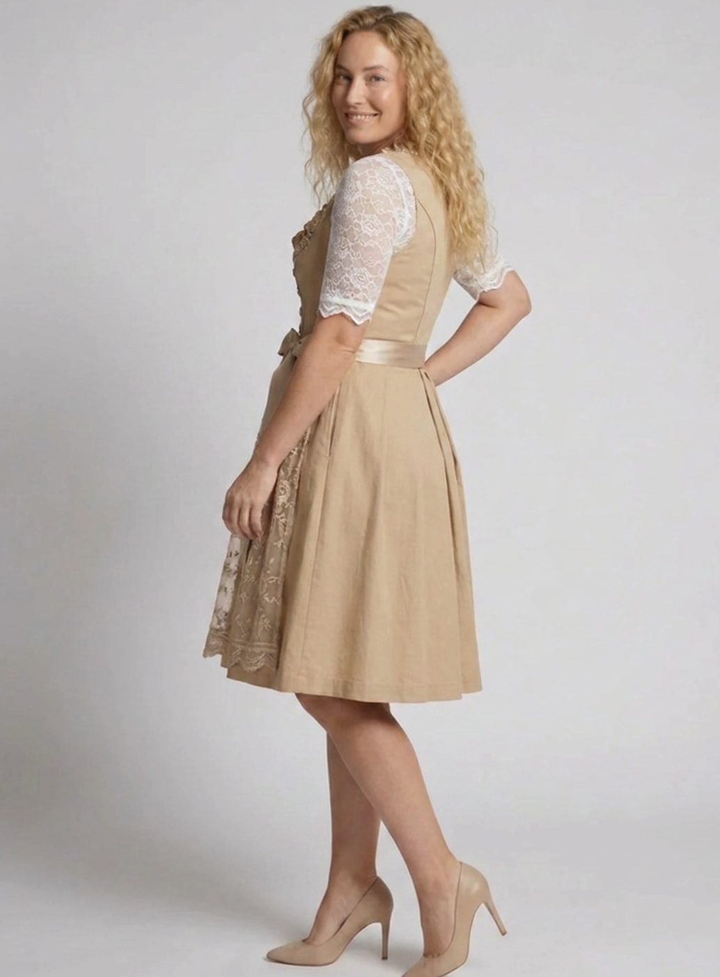 Women's Traditional Lace-Bodice Knee-Length Dirndl Dress